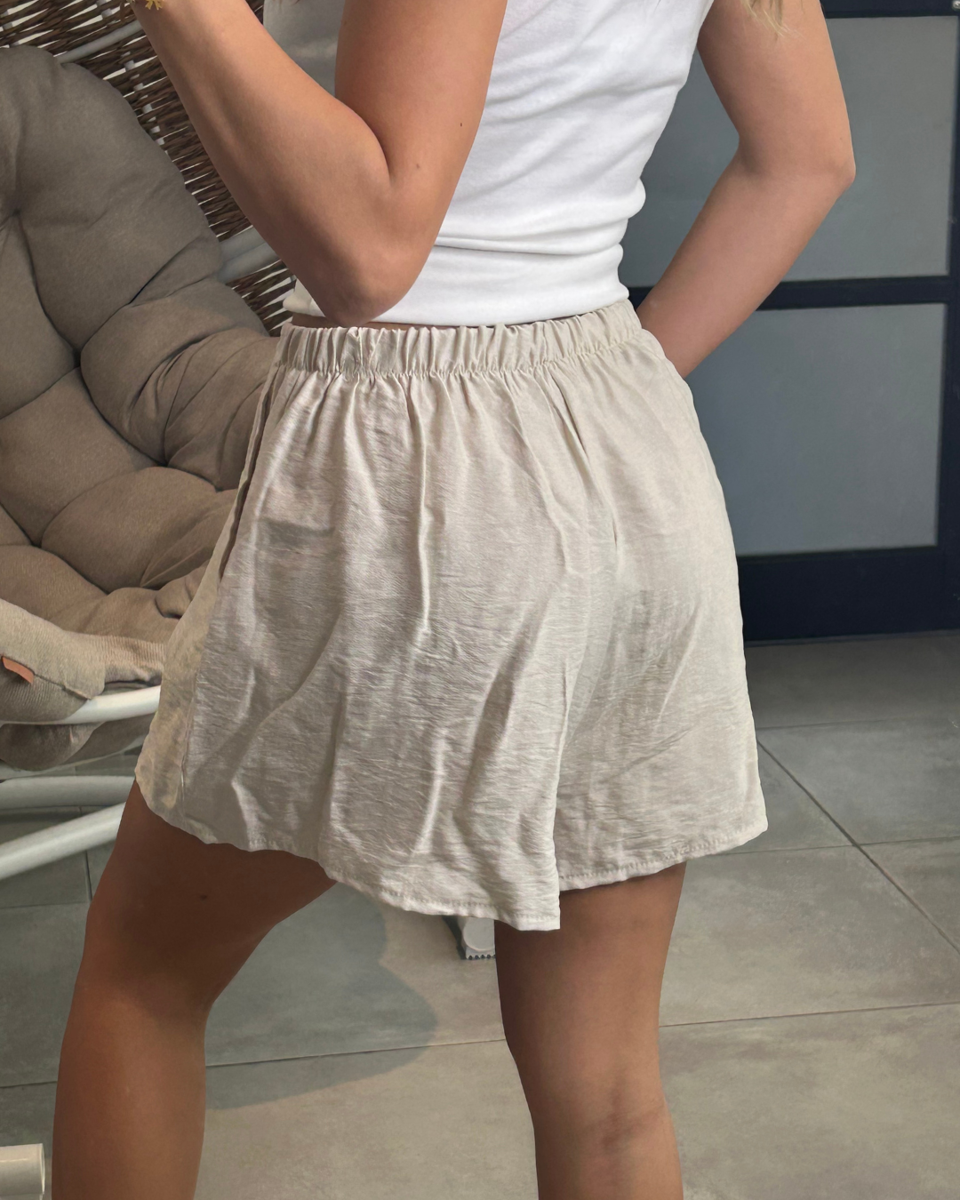 Short beige