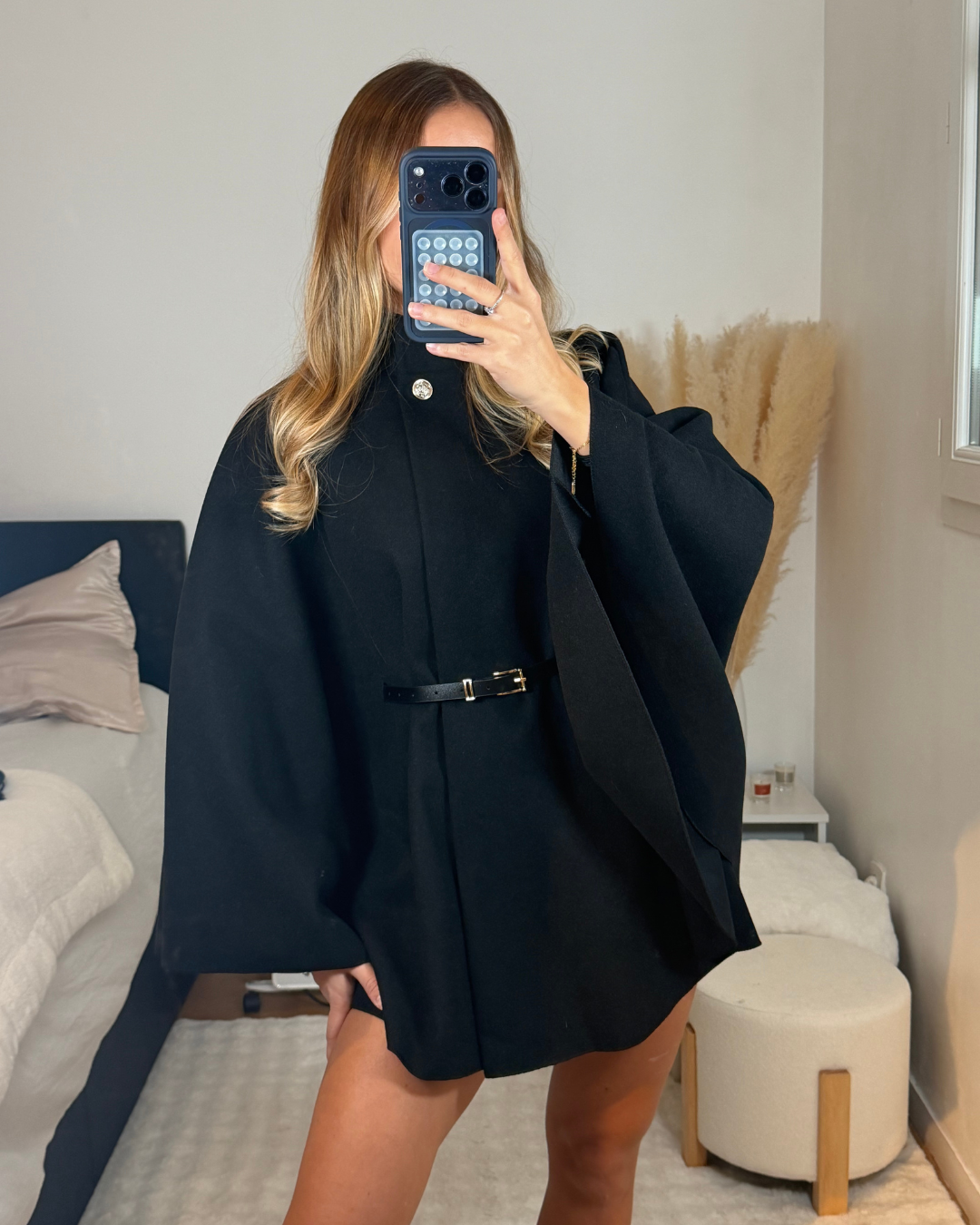 Cape ceinturée noire