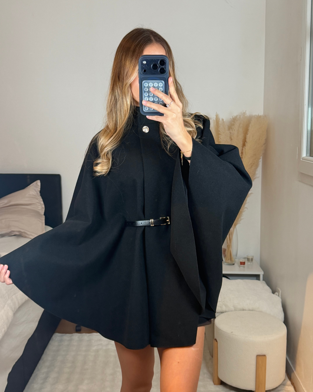 Cape ceinturée noire