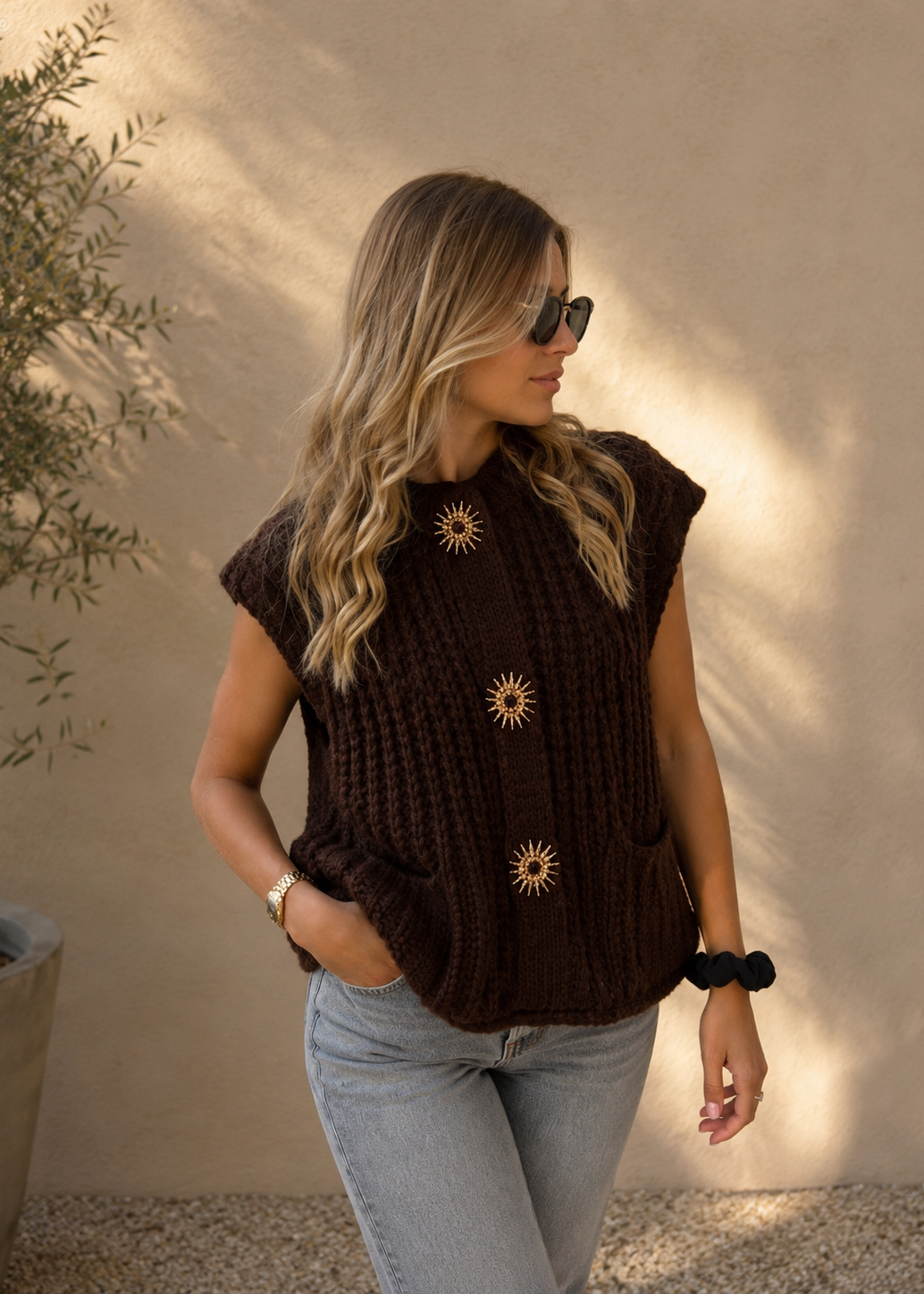 Pull marron foncé à broches soleil - BELANTA PARIS